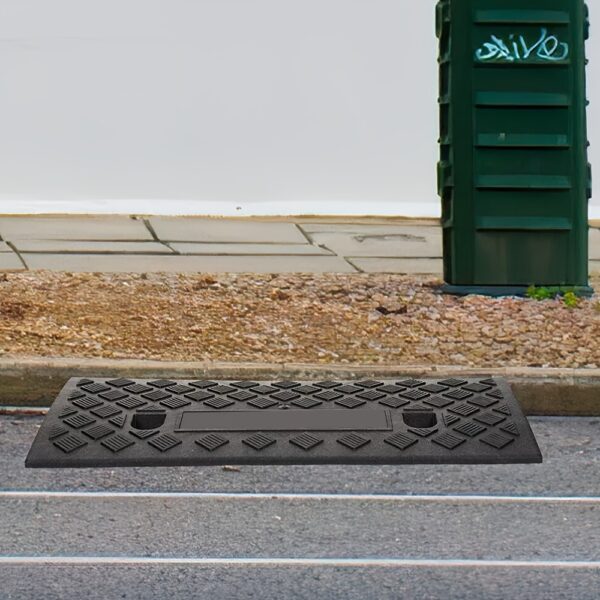 8d364446-aa48-4e30-81d6-435f90940406 Rampe antiderapante portable Noir 50x27x7cm